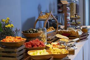 Batiqa Hotel Darmo - Surabaya