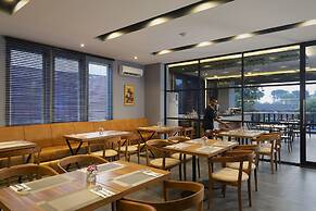 Batiqa Hotel Darmo - Surabaya