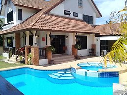 4 Bedroom House & Private Pool Pattaya