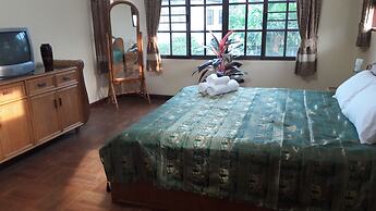 4 Bedroom House & Private Pool Pattaya