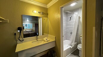 New American Inn and Suites