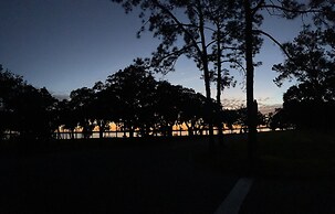 Mar Bay Motel &Suites