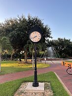 Mar Bay Motel &Suites