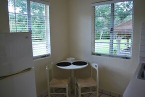 Mar Bay Motel &Suites