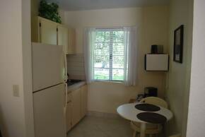 Mar Bay Motel &Suites