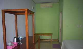 Del Mar Home Stay and Cafe