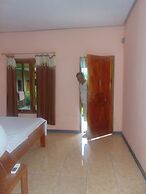 Del Mar Home Stay and Cafe