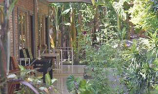 Del Mar Home Stay and Cafe