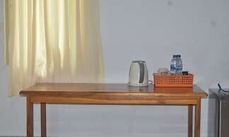 Del Mar Home Stay and Cafe