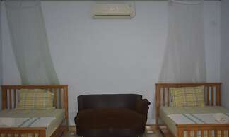 Del Mar Home Stay and Cafe