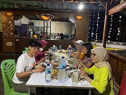 Del Mar Home Stay and Cafe