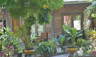 Del Mar Home Stay and Cafe