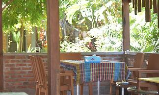 Del Mar Home Stay and Cafe