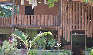 Del Mar Home Stay and Cafe