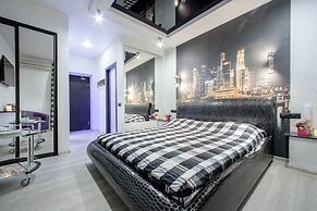 Alex Hotel on Muzhestva