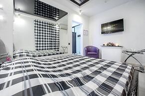 Alex Hotel on Muzhestva