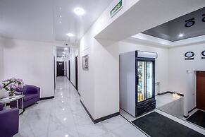 Alex Hotel on Muzhestva