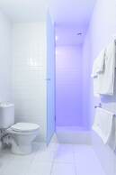 Alex Hotel on Muzhestva