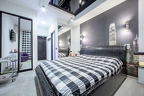 Alex Hotel on Muzhestva