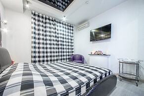 Alex Hotel on Muzhestva