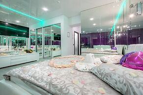 Alex Hotel on Muzhestva