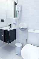 Alex Hotel on Muzhestva