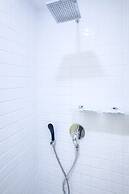 Alex Hotel on Muzhestva