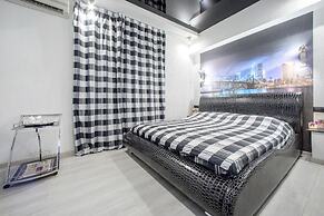 Alex Hotel on Muzhestva