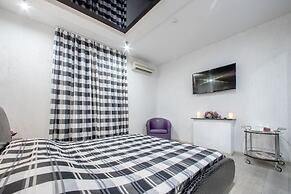 Alex Hotel on Muzhestva