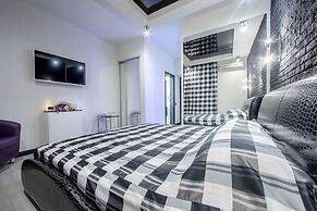 Alex Hotel on Muzhestva