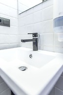 Alex Hotel on Muzhestva