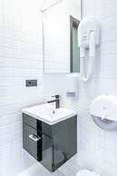 Alex Hotel on Muzhestva