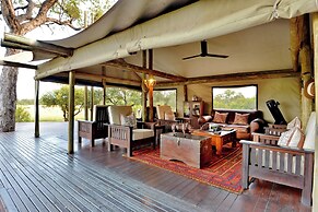 Rhino Walking Safaris