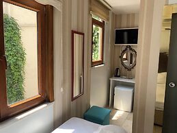 Omar Sultan Park Suites