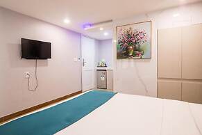 Blue Ocean Beachside Hotel Danang