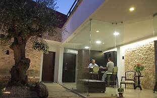 Agartha Boutique Hotel - StoneHouse