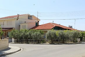 Costas Hostel Action
