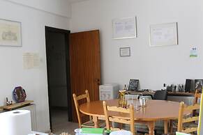 Costas Hostel Action