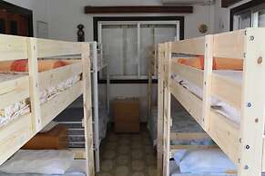 Costas Hostel Action