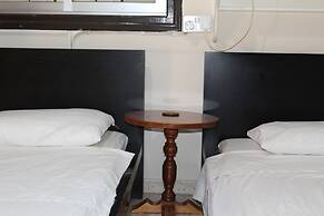 Costas Hostel Action