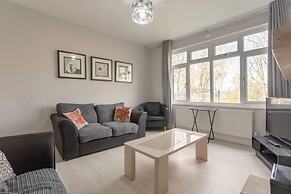 Modern 2 Bedroom Apartment in Morden