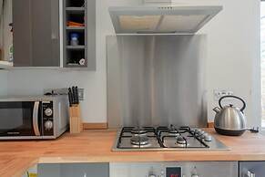 Modern 2 Bedroom Apartment in Morden