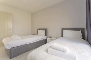 Modern 2 Bedroom Apartment in Morden