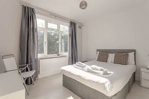 Modern 2 Bedroom Apartment in Morden