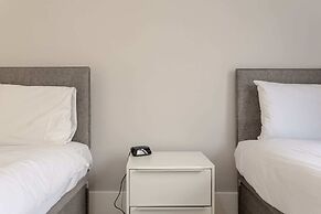 Modern 2 Bedroom Apartment in Morden