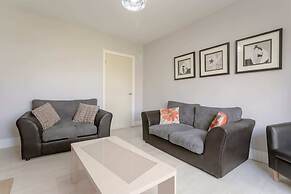 Modern 2 Bedroom Apartment in Morden