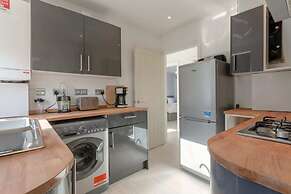 Modern 2 Bedroom Apartment in Morden