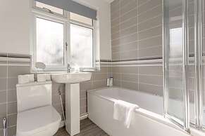 Modern 2 Bedroom Apartment in Morden