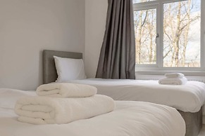 Modern 2 Bedroom Apartment in Morden