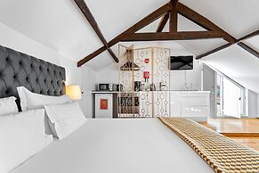 Quinta Colina by Shiadu